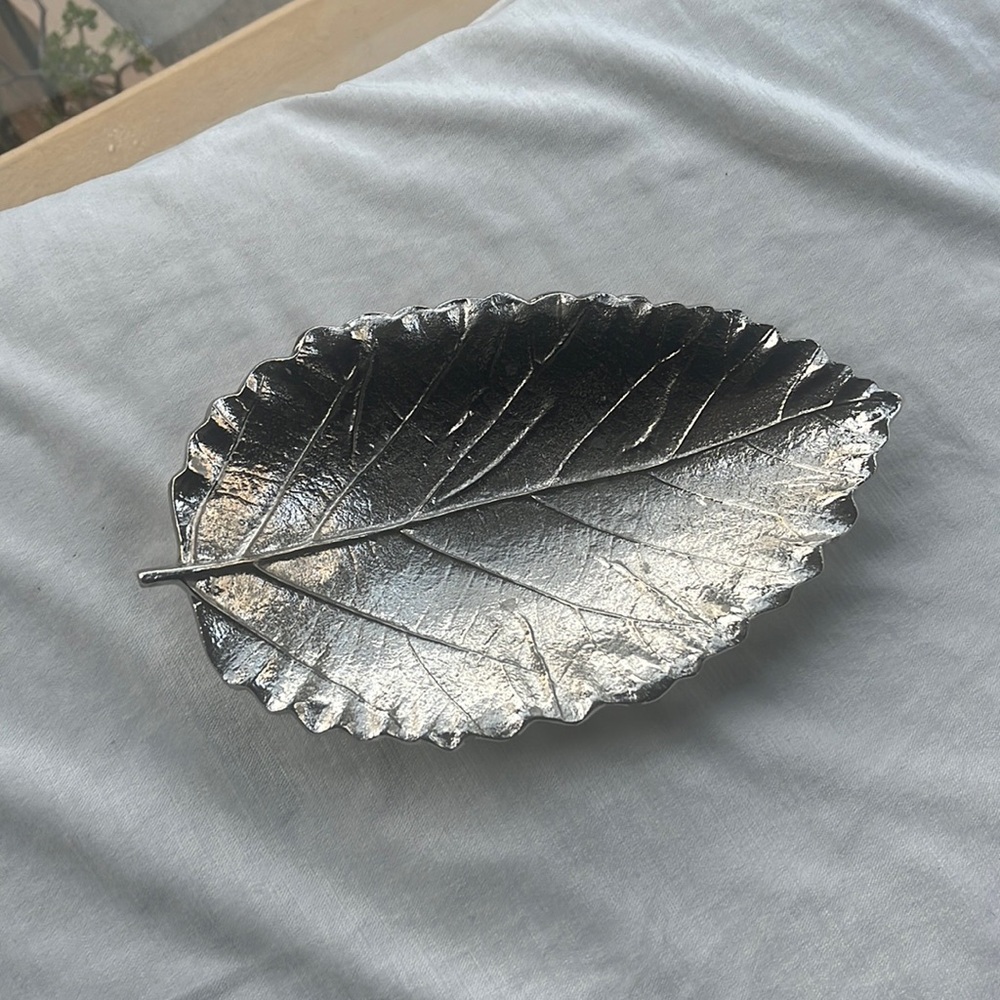 Leaf Tray Centerpiece Decor & Serveware